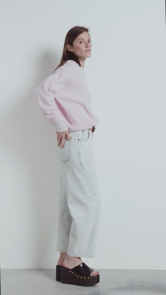 
            
                Load and play video in Gallery viewer, American Vintage Pullover Sweater
            
        