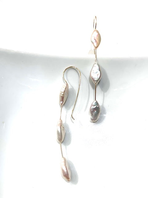 
            
                Load image into Gallery viewer, Sconset Flair Studio Contemporary Long Natural Pale Pink Tile Pearl 10K Gold Earrings
            
        